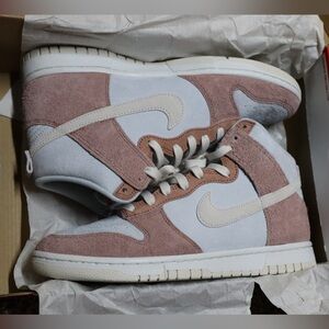 Dunk High 'Fossil Rose for SALE BRAND NEW worn once.